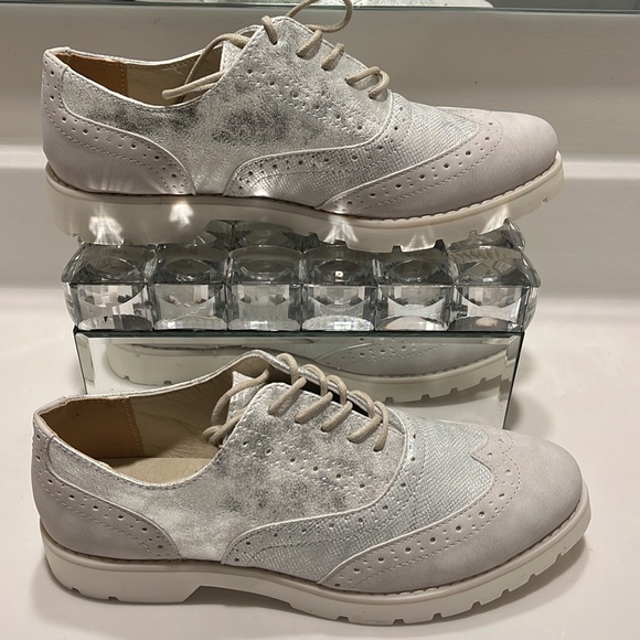 Shoes - Picture 3 of 5